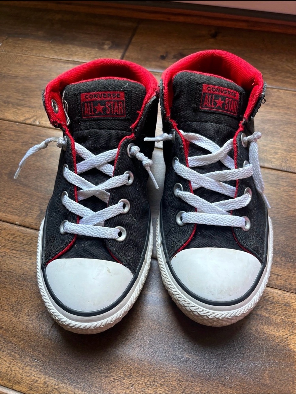 Reebok Kids High Top Sneakers - Black & Red with White Laces size 3